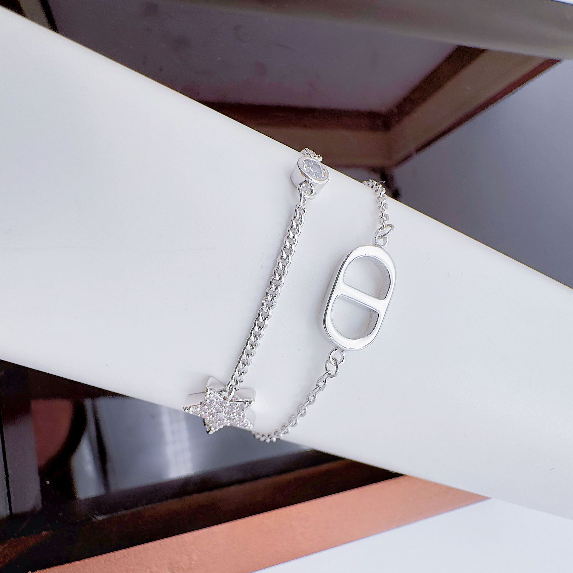 Celeste celeste niche nuevo premium sense pulsera ligera palabra de lujo nose de cerda estrella con diamantes doble estilo europeo y americano details Picture