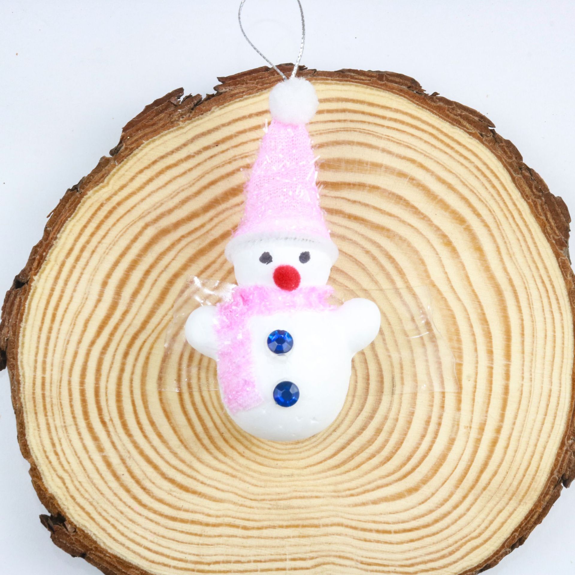 Three sets of Christmas foam snowman three-dimensional decorations, 4.5x6cm, shopping mall and bar scene hanging pieces, festive decoration Application Scenario