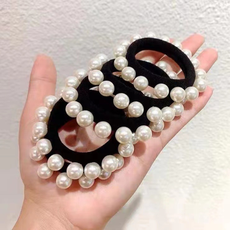 The new pearl hair band and towel band from Dongdaemun, South Korea, are simple and versatile. It also features a hair tie and a rubber band details Picture