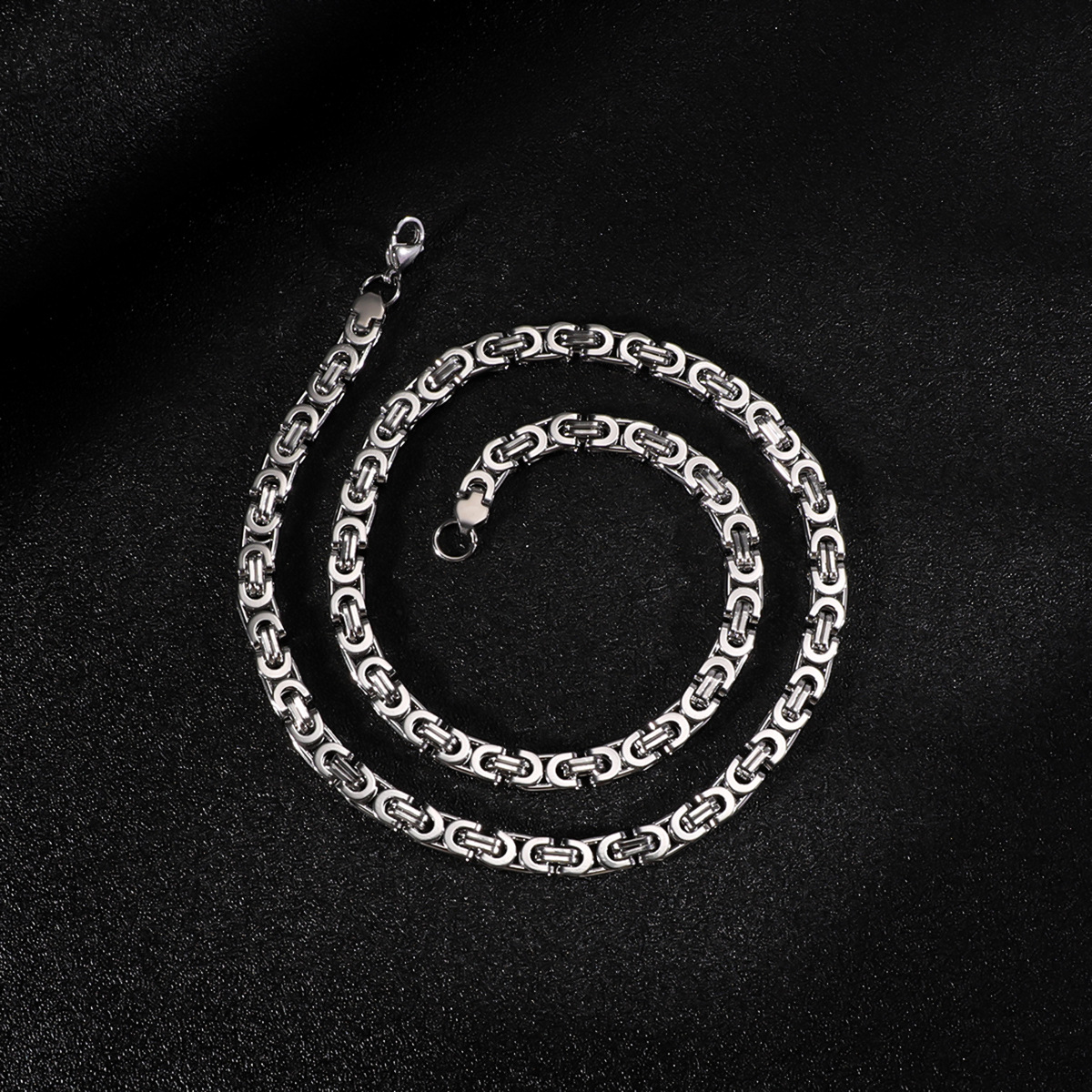 The 2025 New Titanium Steel Men's Emperor Chain Does Not Fade, With Flat Joints, Is Powerful, Individualistic And Versatile Accessory details Picture