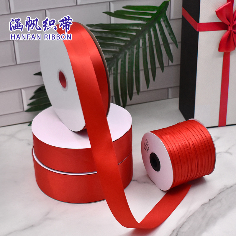 Double-layer diamond-encrusted bow accessory gift box packaging, polyester band bow accessory clothing shirt bow tie Application Scenario