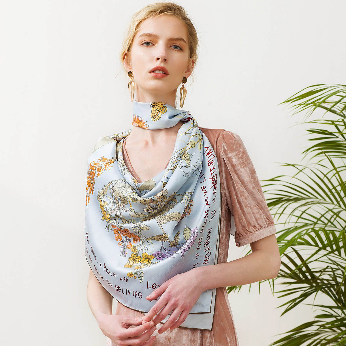 Factory direct sales of 100% mulberry silk printed flower scarves, large square scarves, custom-made silk clothing accessories, sun-protective silk scarves Application Scenario