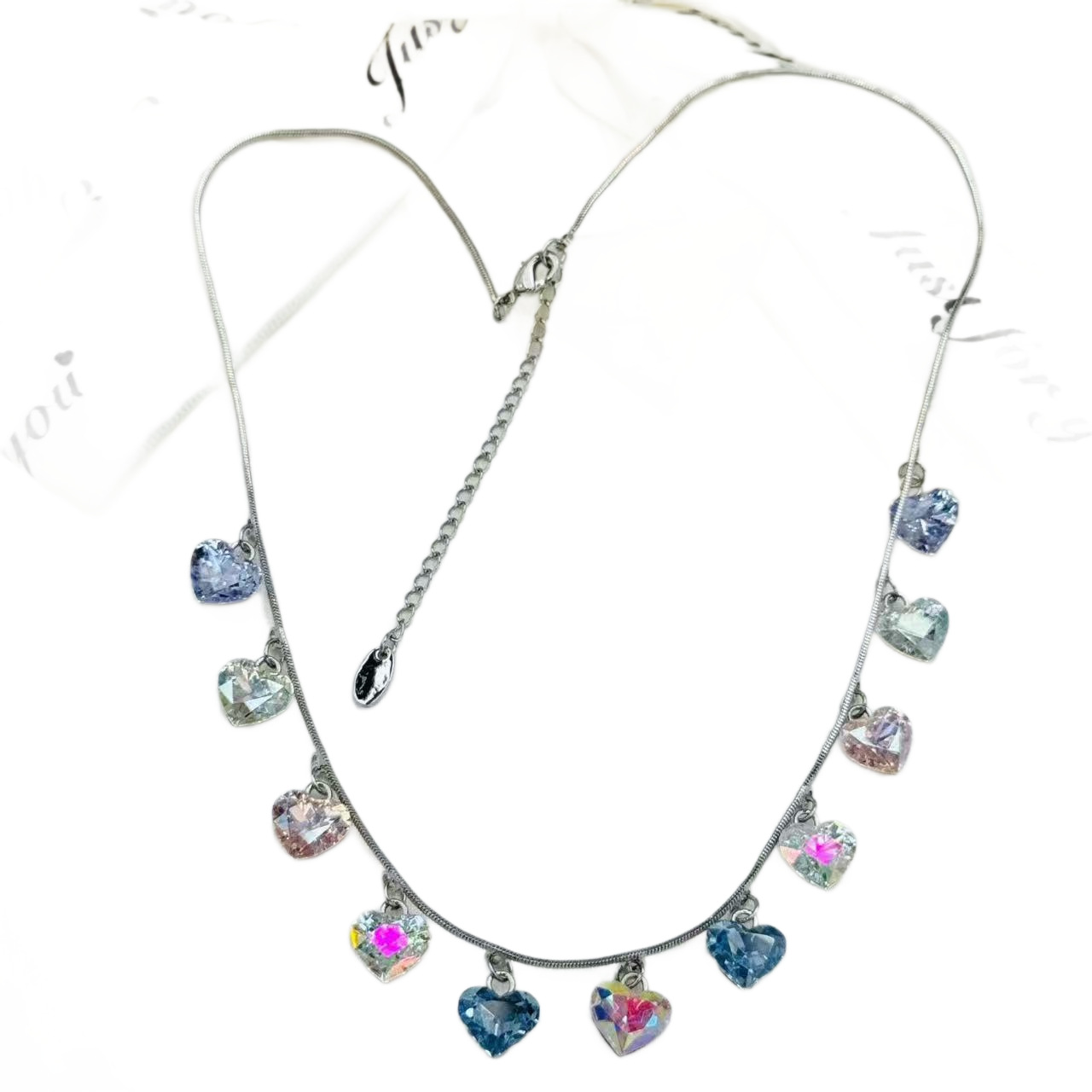Colorful heart-shaped diamond crystal collarbone chain, a versatile Austrian water diamond necklace for women's fashion, and a banquet accessory Item Picture