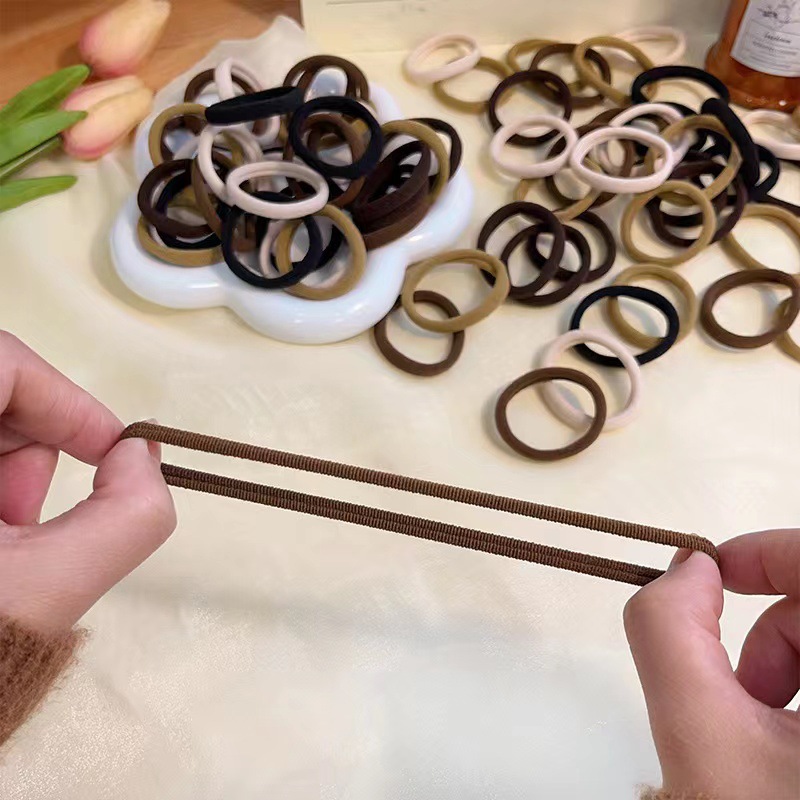 A simple and high-elasticity hair band in milk coffee color, a women's hair care hair tie, a ponytail hair tie and hair accessory Application Scenario