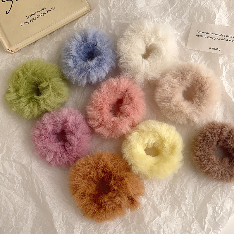 Dopamine wool hair bands for autumn and winter, towel bands, simple hair ties, leather bands and hair accessories wholesale Application Scenario