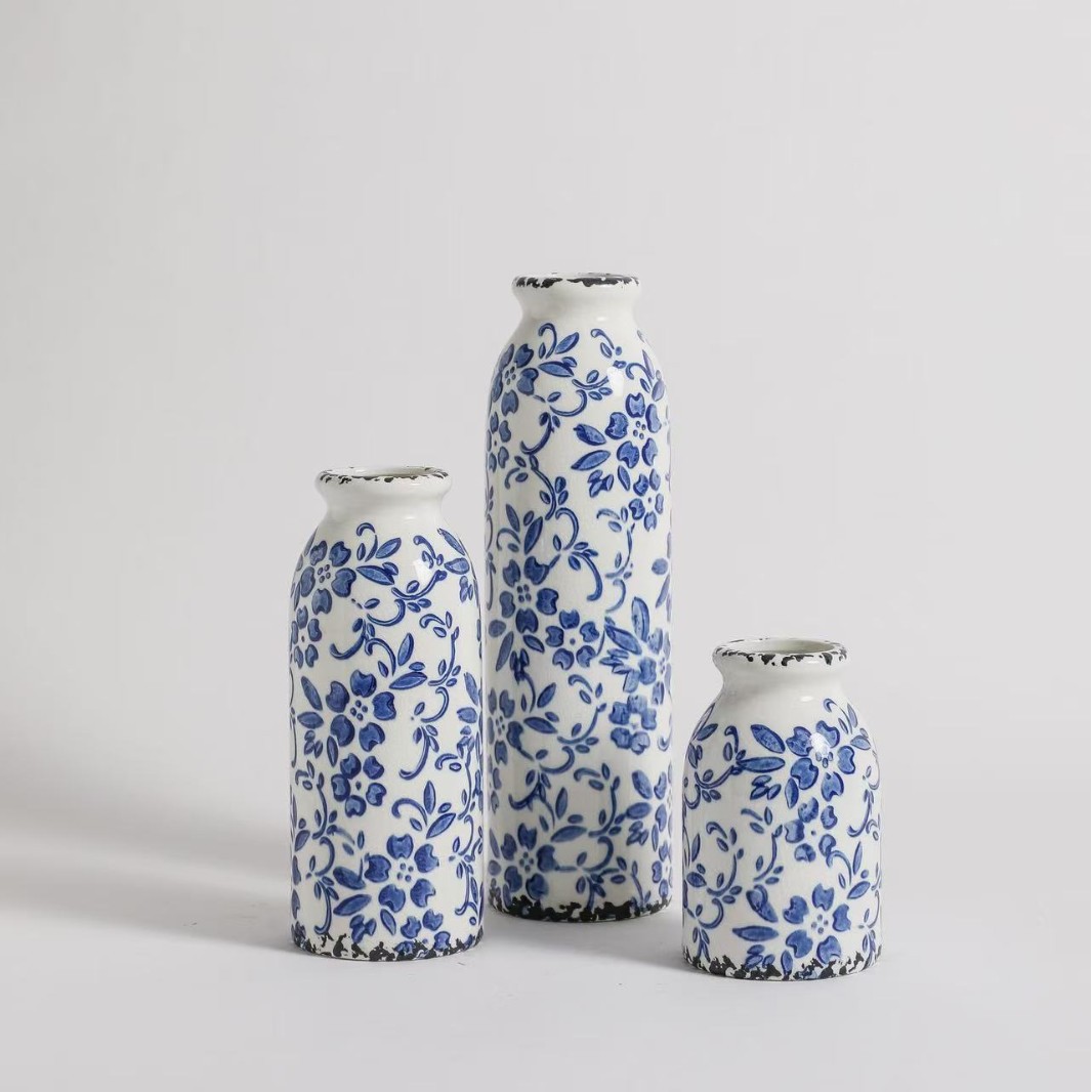Amazon export crack-glazed antique ceramic vases and flower vases, retro white home living room dried flower decorations, embellish home aesthetics Application Scenario