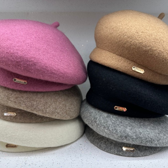 Korean woolen beret for women, new autumn/Winter 2024 fashion, versatile, light luxury painter hat, face-enhancing small clothing accessory hat Item Picture
