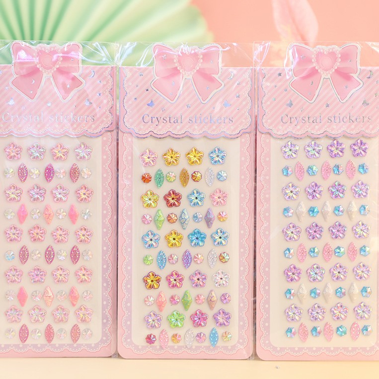 Heart-shaped fish tail mixed color adhesive acrylic diamond stickers, children's DIY gemstone stickers, irregular-shaped crystal diamond stickers, office and cultural display supplies Application Scenario