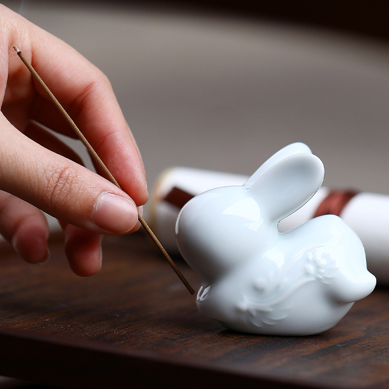 Flying Rabbit Line Incense, agarwood, sandalwood, ceramic incense trays, tea pet ornaments, Longquan Item Picture