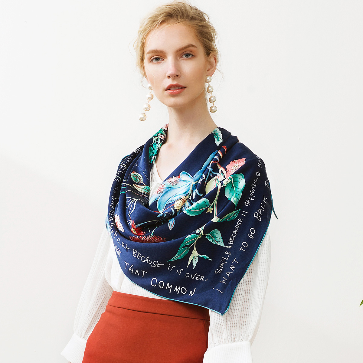 Factory direct sales of 100% mulberry silk printed flower scarves, large square scarves, custom-made silk clothing accessories, sun-protective silk scarves details Picture