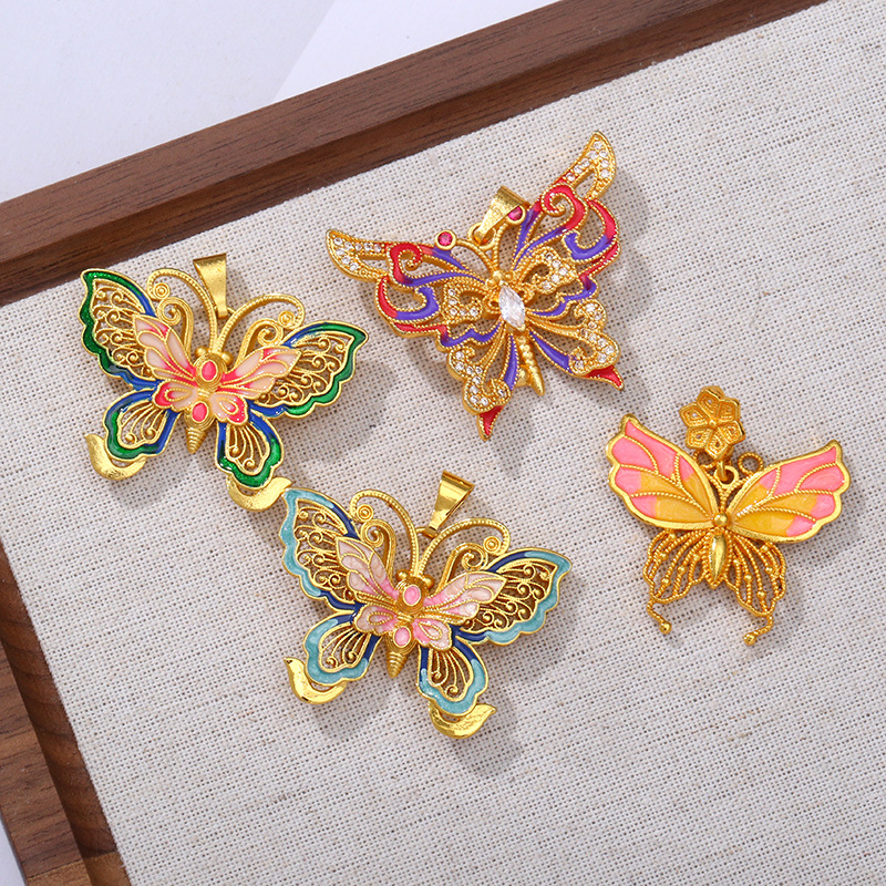 Fashionable new insect exquisite corsages, high-end creative butterfly alloy oil drip badges, clothing accessories, jewelry wholesale pendants Specification image