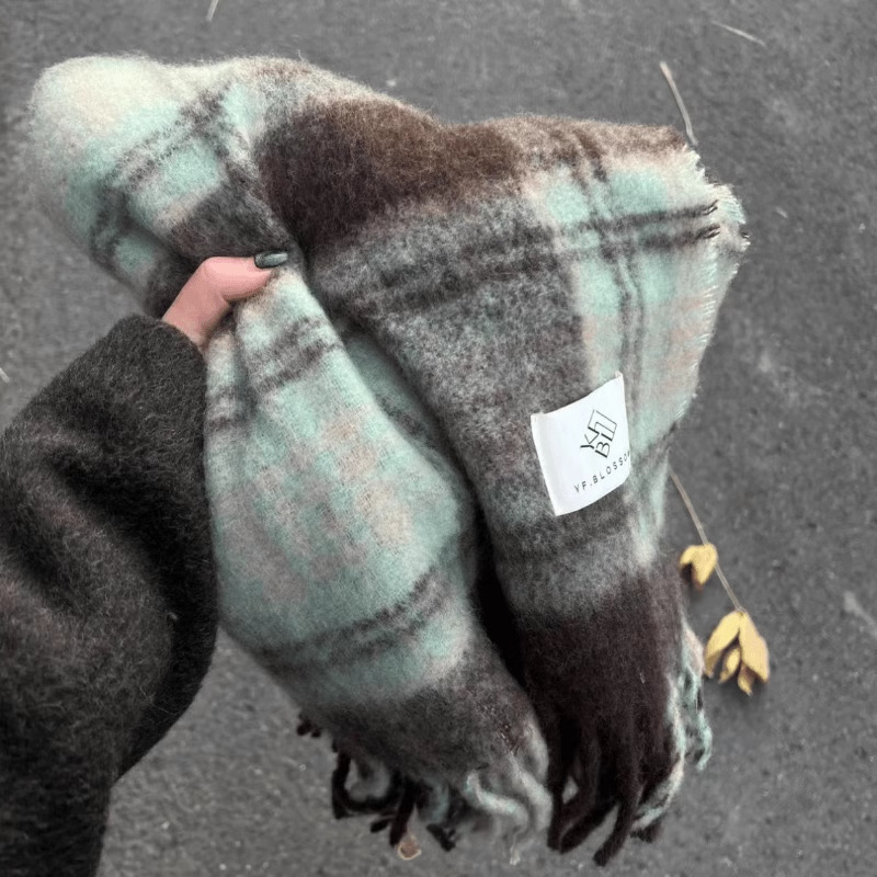 A Korean-style atmosphere, thickened plush, warm, mint green women's shawl for autumn and winter, a 2025 new style clothing and accessory scarf for girls