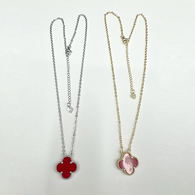 The lucky girl's four-leaf clover titanium steel 18K gold simple and light luxury collarbone necklace is a niche Internet celebrity Specification image