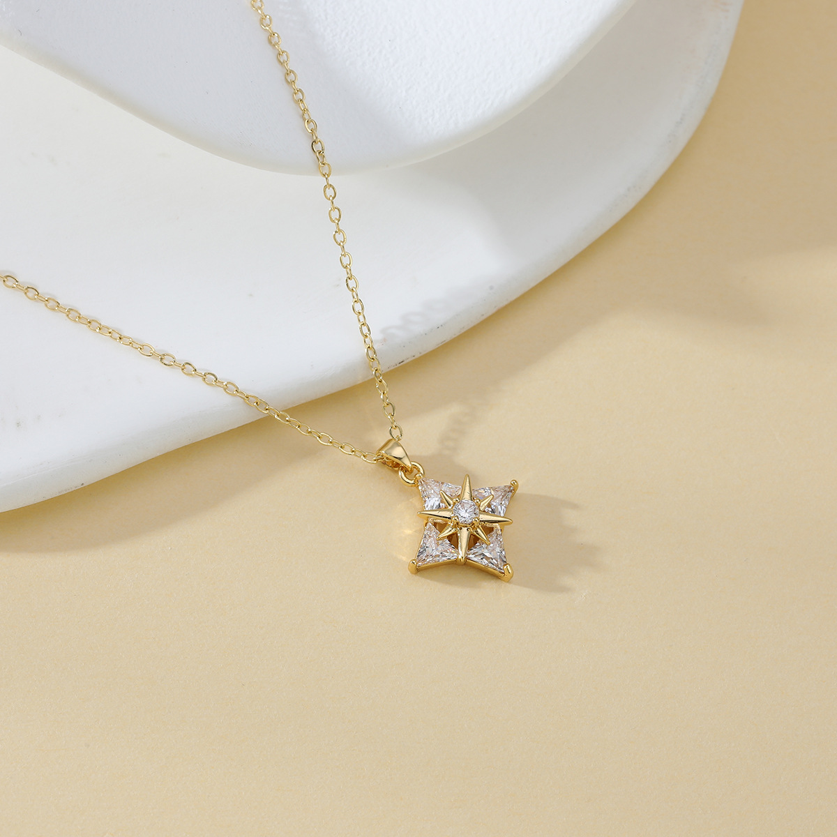 Wholesale of new copper-plated real gold and zircon star pendant necklace for women's collarbone chain full figure