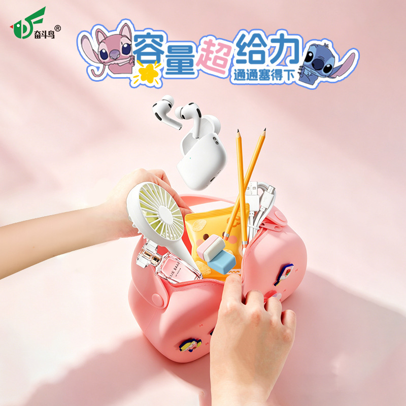 Disney-authorized Stitch DIY hole-shaped silicone handbag Cartoon travel makeup storage bag Application Scenario