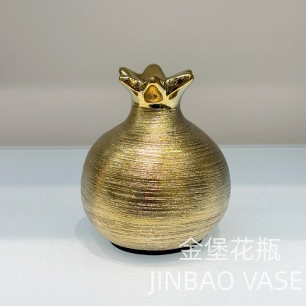 European retro brushed golden pomegranate ceramic electroplated decorative items, homestay decorative handicrafts, creative gifts, table sample room details Picture