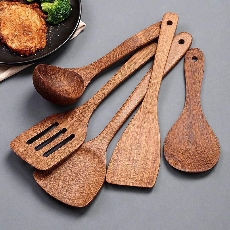Wholesale chicken wing wooden spatulas, soup spoons, cooking spatulas, kitchen household sets, non-stick pans, cooking spoons, rice spatulas, strainers, multi-functional kitchenware Application Scenario