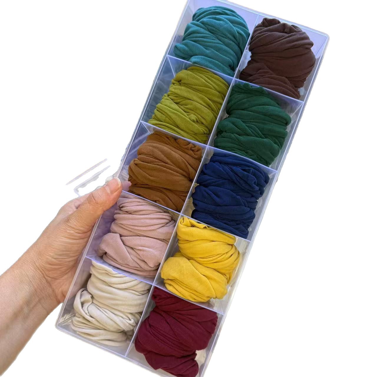 This is a real photo of a high-saturation, simple bow towel band for autumn and winter. The hair band is elastic and does not damage the hair. It is a fashionable and simple hair tie Item Picture