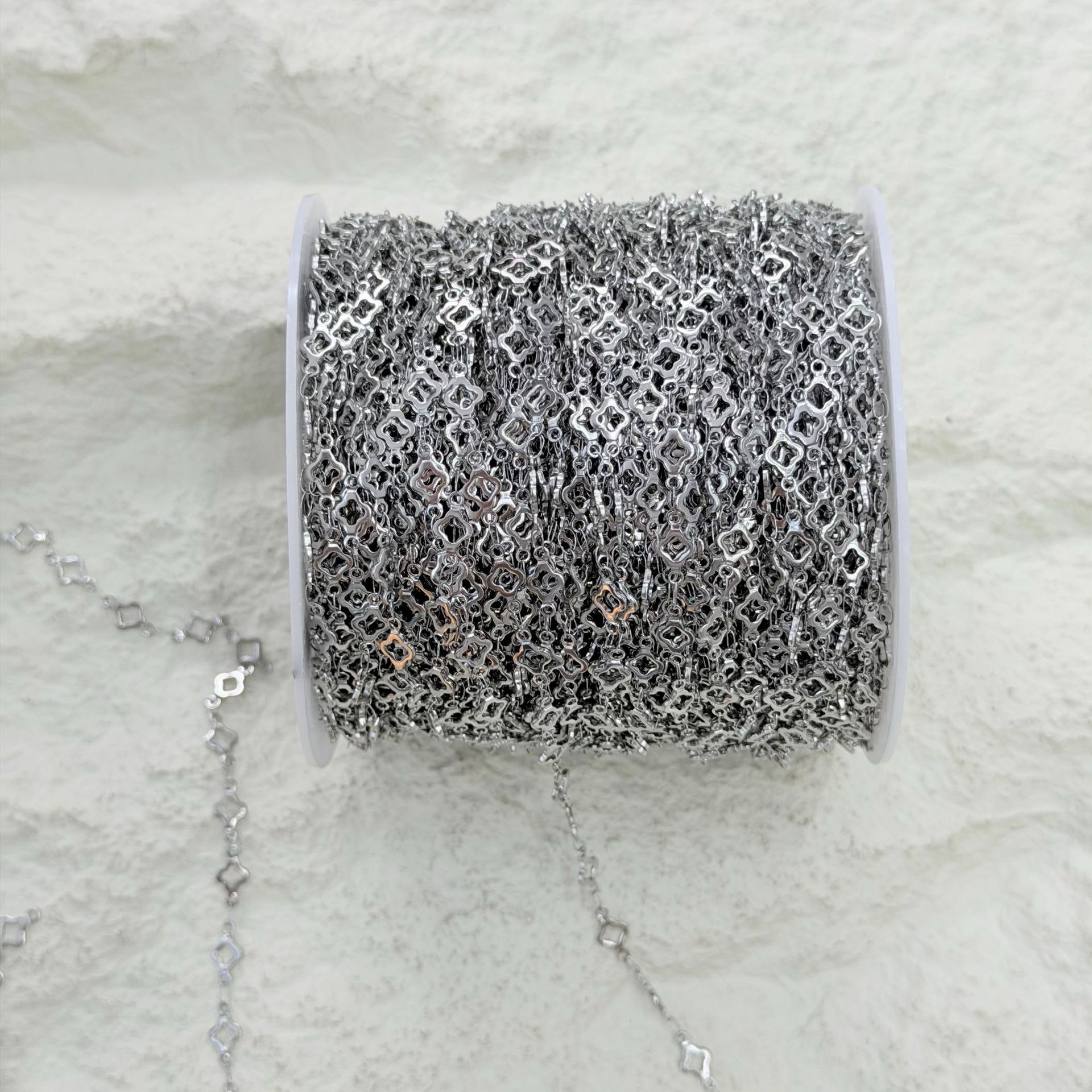 Steel-colored, hollowed-out square stainless steel coiled chain, loose chain, titanium steel handcrafted accessories, necklace jewelry raw materials Item Picture