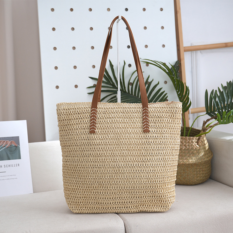 Straw woven bags, vacation style, summer 2025 new large-capacity women's bags, work commuting tote bags, wholesale women's bags, leather goods Application Scenario