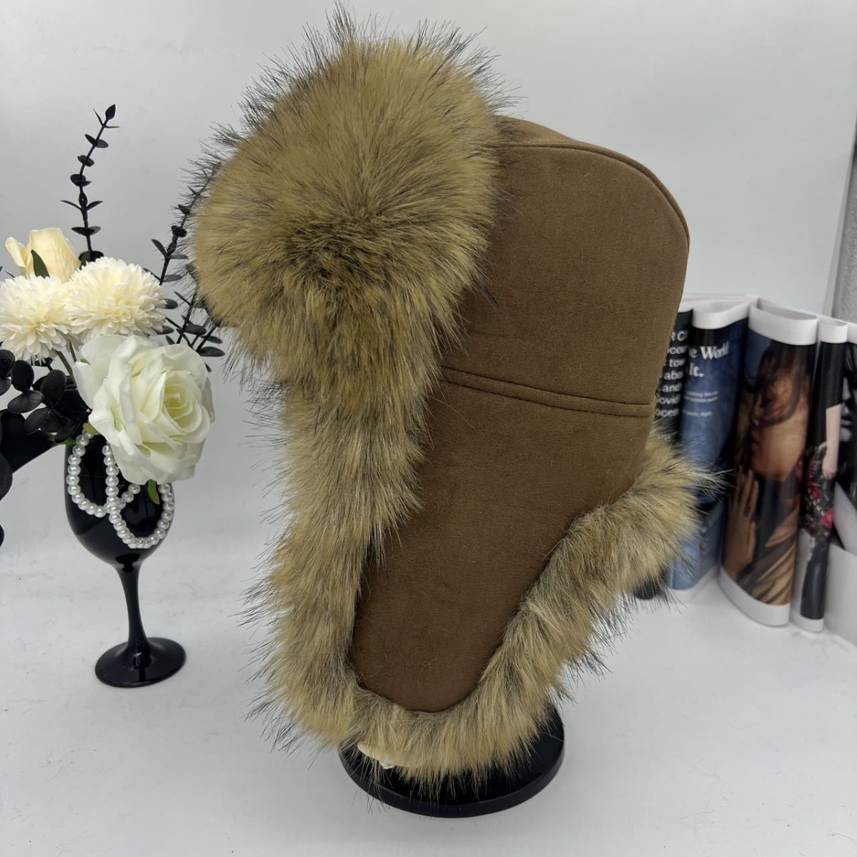 Leopard-print fluffy riding ear-protecting cap for women, thickened and warm outdoor flight cap for autumn and winter, trendy and fashionable details Picture