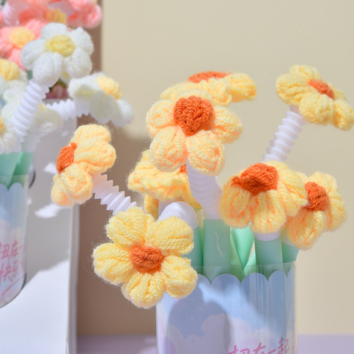 New flower-shaped twisty gel pen for primary school students to relieve stress, high appearance level creative stationery, signature pen, yarn flower handicraft gift details Picture