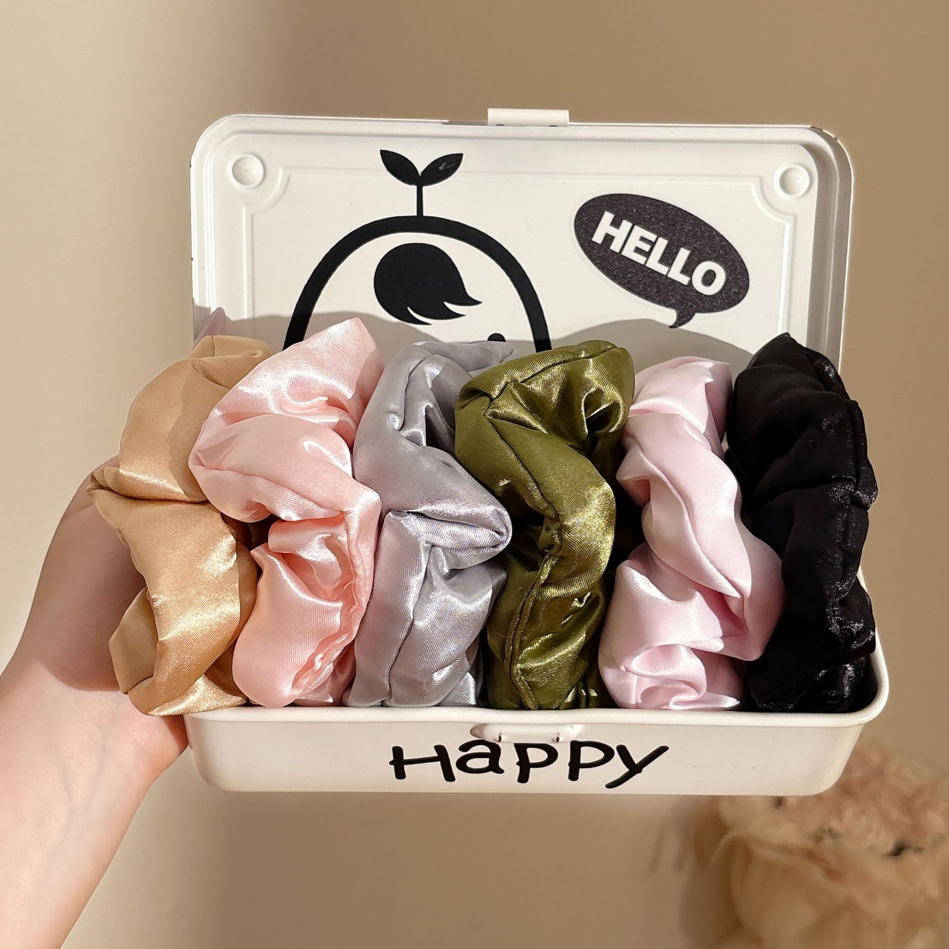 Fresh lace small intestine loop hair tie women's hair band, new polka dot hair tie ponytail bun hair accessory, leather case hair accessory Application Scenario