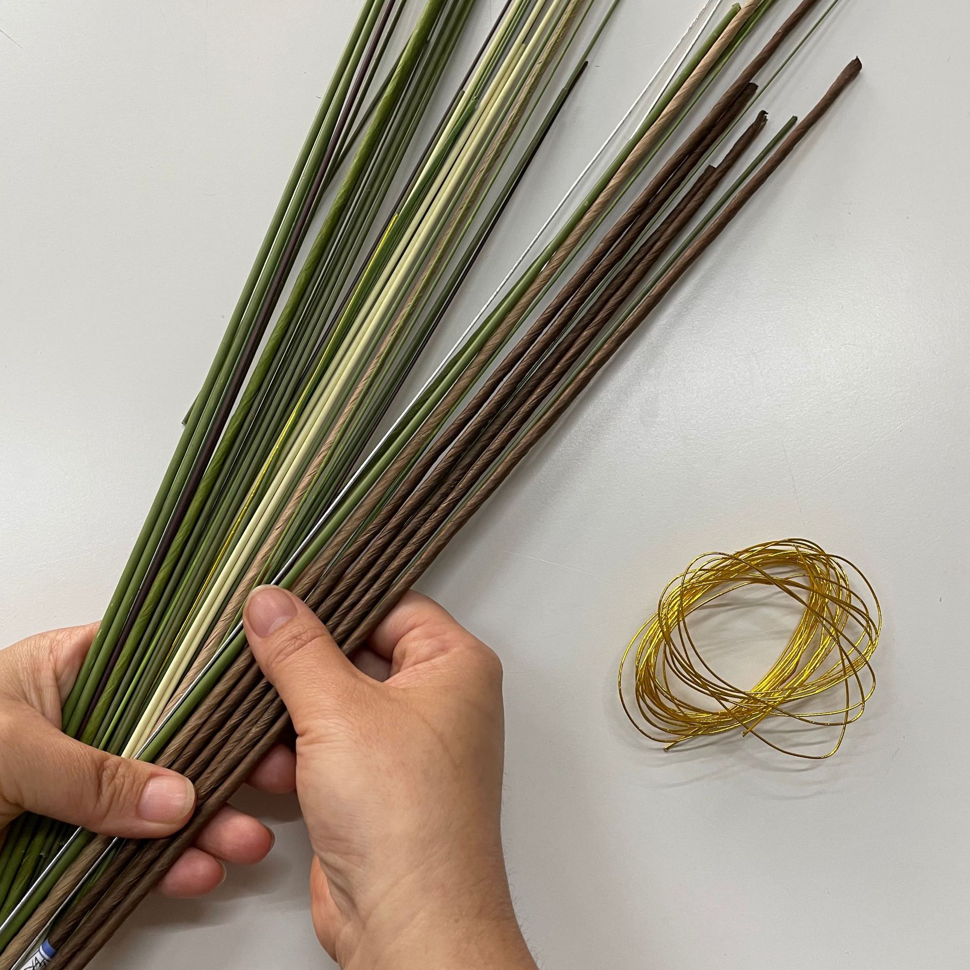 手工香皂花玫瑰花丝网花铁丝杆仿真人造塑料花枝假花配件厂家工艺品礼品创意荧光棒