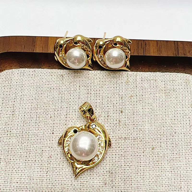 Copper gold-plated pearl pendant earrings, simple heart-shaped design, high-end DIY jewelry accessories, handicrafts, gifts, conch, shell, coral style details Picture