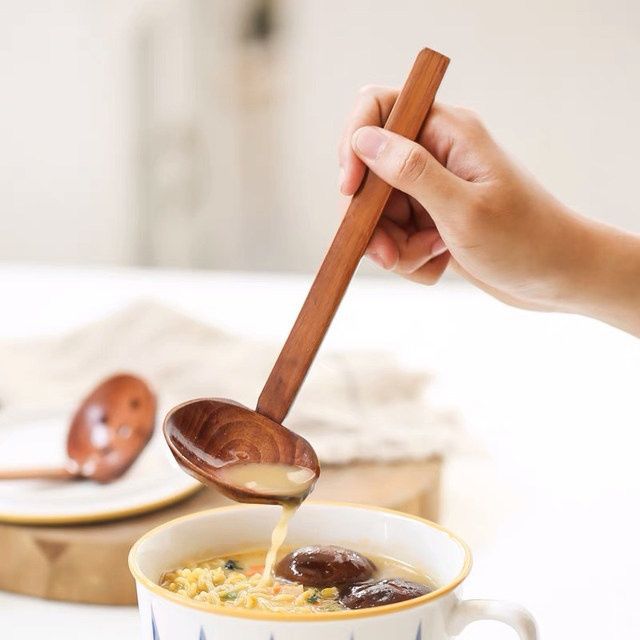 A set of popular Japanese-style long-handled solid wood soup spoons, turtle shell ramen, hot pot, spicy hot pot, misen soup, strainer spoons, chopsticks and spoons Specification drawing