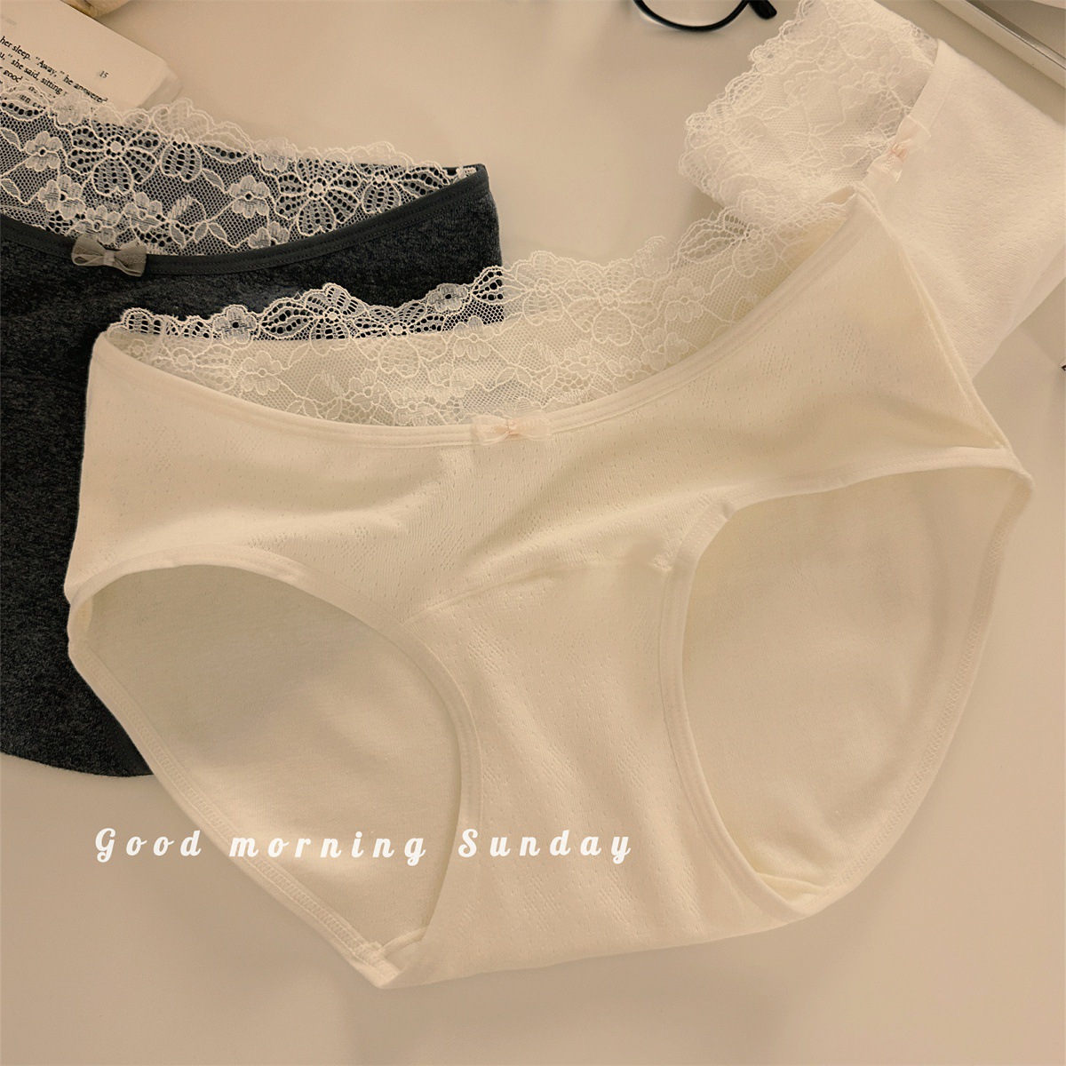 "Wind Whispers Wandering Pure Cotton Underwear for Women's Autumn and Winter 2025 New lace-trimmed mid-waist Pure Comfort Breathable triangle pants. Application Scenario