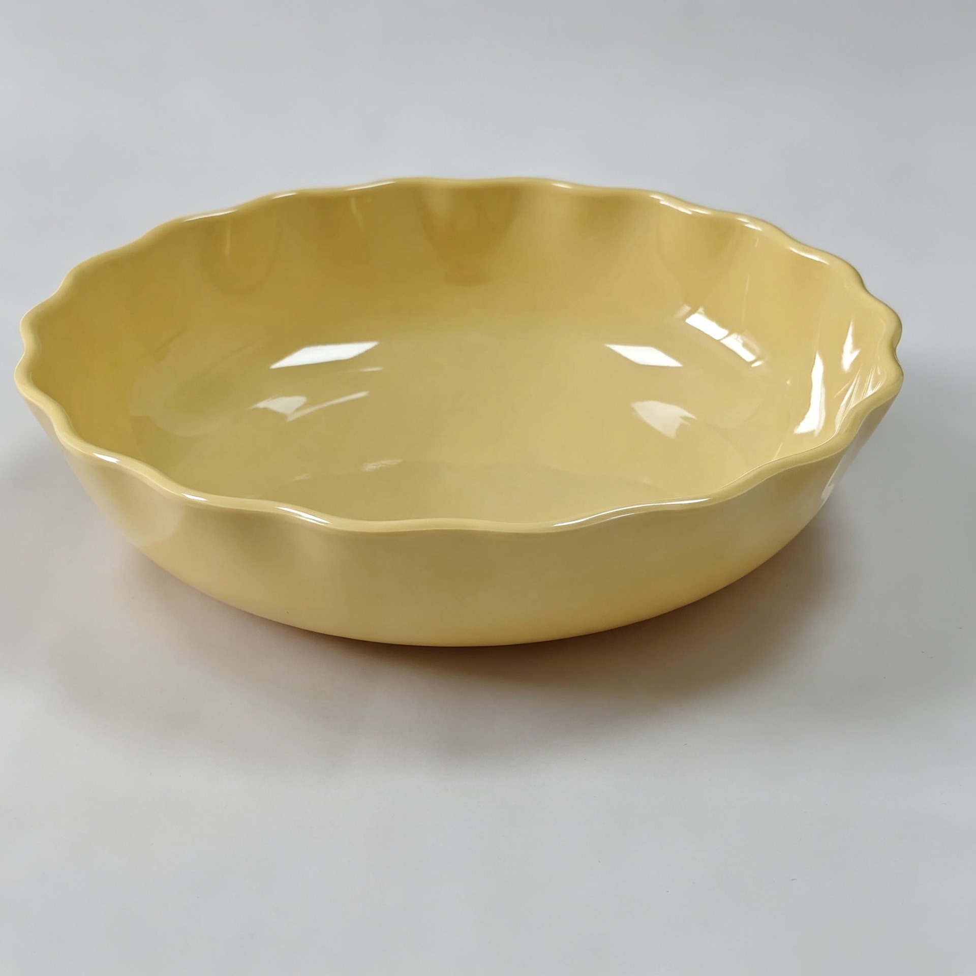 Melamine glossy yellow petal edge drop imitation porcelain plate, restaurant decoration and embellishment plate, daily necessities tableware Application Scenario