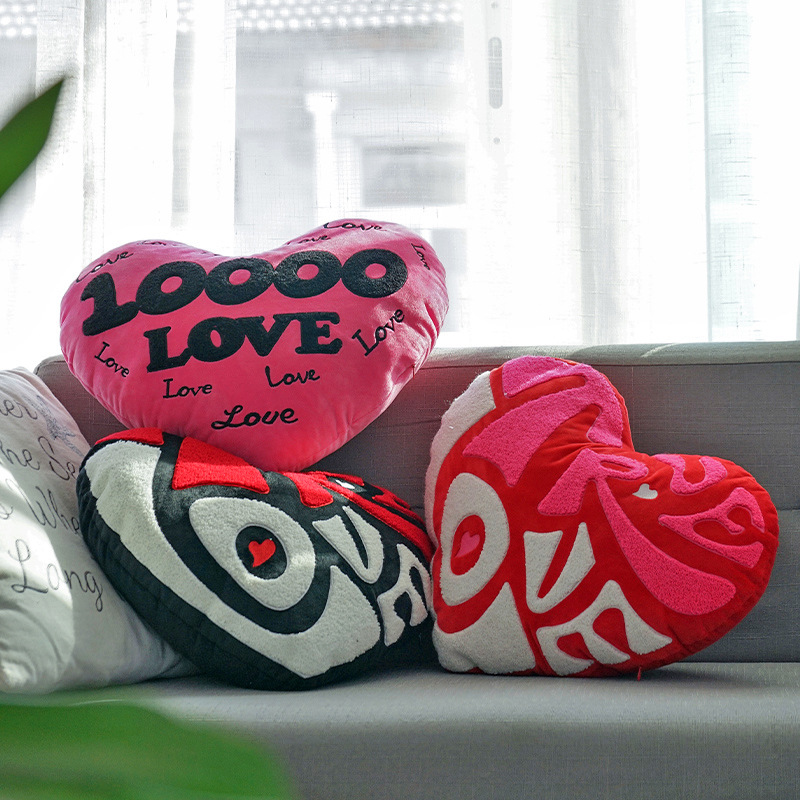 Towel embroidered with hearts, heart-shaped cushions, letter patterns, personalized customization, super soft sofa cushions, plush cushions, embroidered cushions, home decoration details Picture