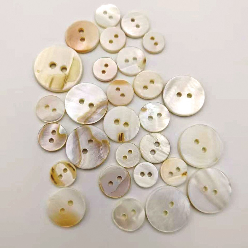 Fresh water mussel buttons, natural shell buttons, two-eye real shell buttons, sweater buttons details Picture