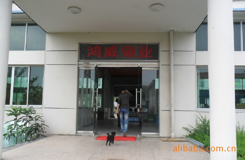 鸿威厂家直销进户门铁把手防盗大门铁拉手通用型黑金刚铁把手双活详情24