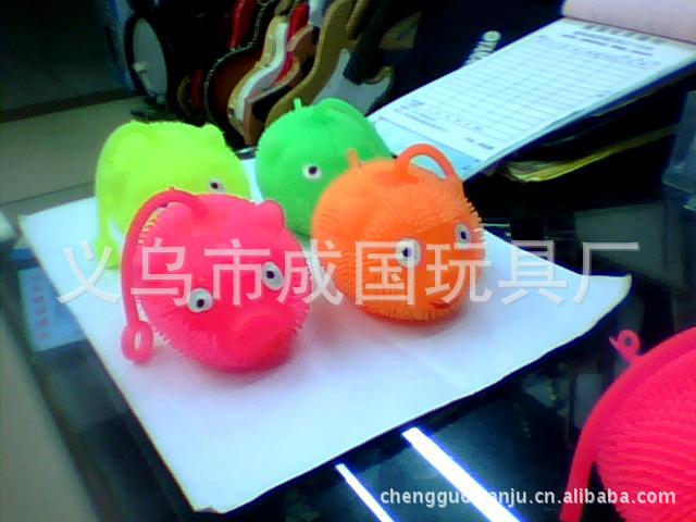 厂家供应卡通猪毛毛球短毛猪外贸迷你动物益智软萌闪光发光玩具详情9