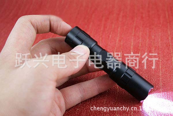 供应1W强光手电筒 小手电 LED手电筒防水圈设计5号电池2AA超亮详情16
