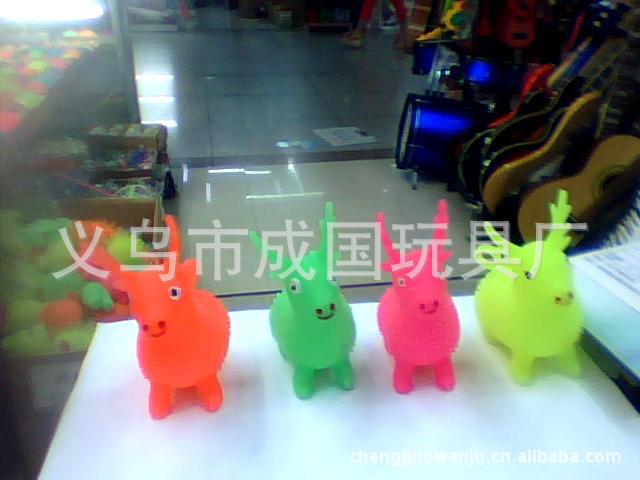 生产销售带灯发光鹿子毛毛球充气拍拍球趣味超萌神奇详情3