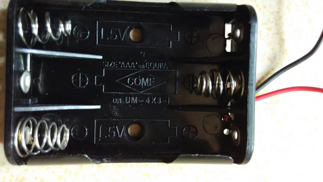 2 No. 5 batteries with no cover and switch, 3 No. 7 battery boxes, 4 No. 5 batteries, 3 No. 5 AA batteries, 8 No. 5 connectors with plugs pic 30
