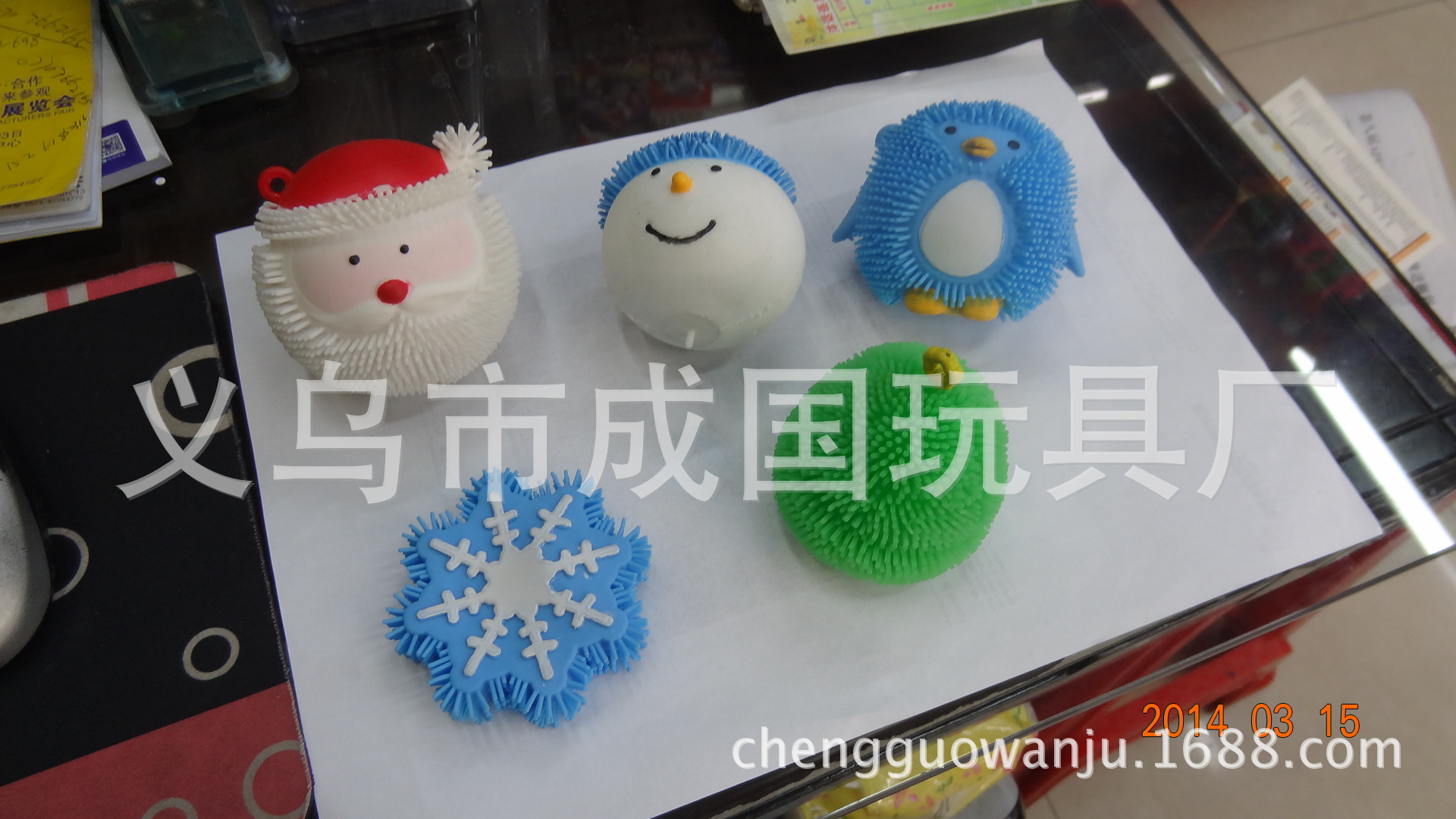 厂家供应圣诞系列tpr球类材质，外贸led发光球互动球夜光益智详情4