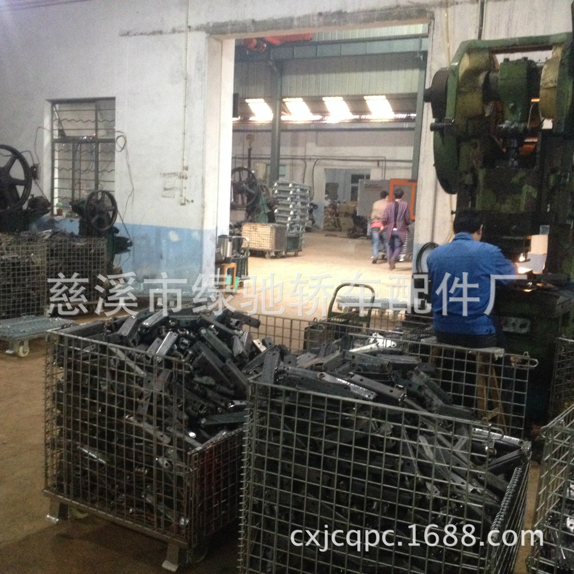 The new YILUN brand Tesla car scissor jack, a universal and labor-saving jack, is suitable for all family car models pic 45