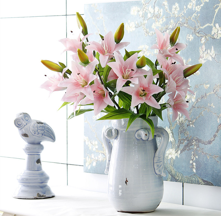 Yiwu wholesale high-fidelity film lilies, 3-head long branches, home, wedding, dining table, hotel decorative flowers, artificial plants, artificial flower arrangements pic 10