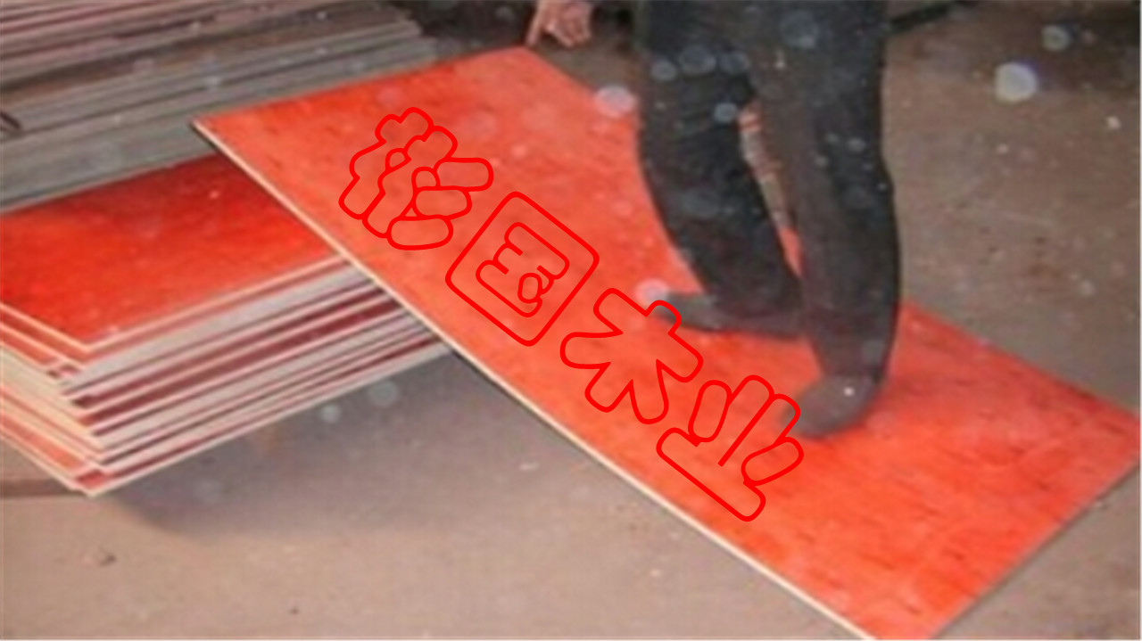 厂家货源建筑模板工地工程酚醛胶镜面胶合板黑板松木建筑木模板详情34