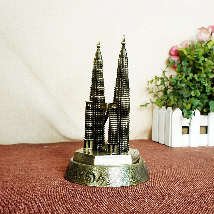 The new Kuala Lumpur Tourism Memorial Twin Towers are a finely crafted and permanently commemorated model of the twin towers pic 34