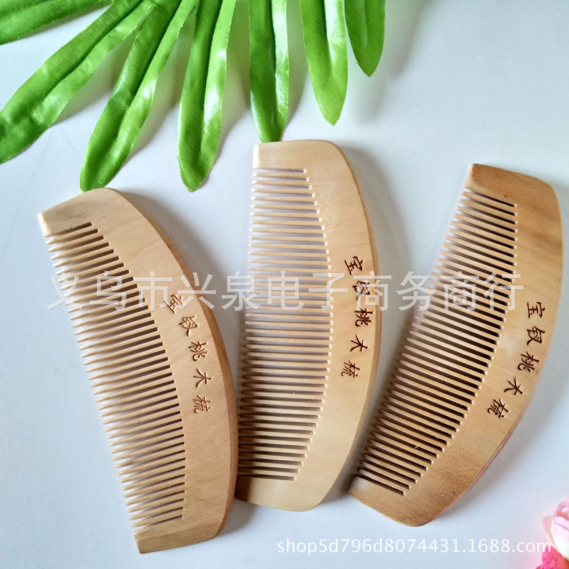 【3-11】 20 pieces of peach wood combs per pack, 2000 yuan per piece. Peach wood combs, natural household combs, anti-static massage combs, hair non-damaging, long hair combs wholesale pic 3