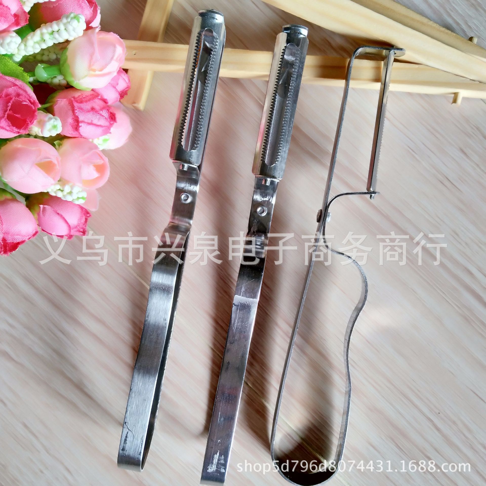 【 Zone 2-10 】【 Steel Handle Toothbrush Grater 】 2000 yuan per box, multi-functional vegetable and fruit peeler, metal peeler, fruit peeler, fruit peeling, wholesale 1 yuan pic 4