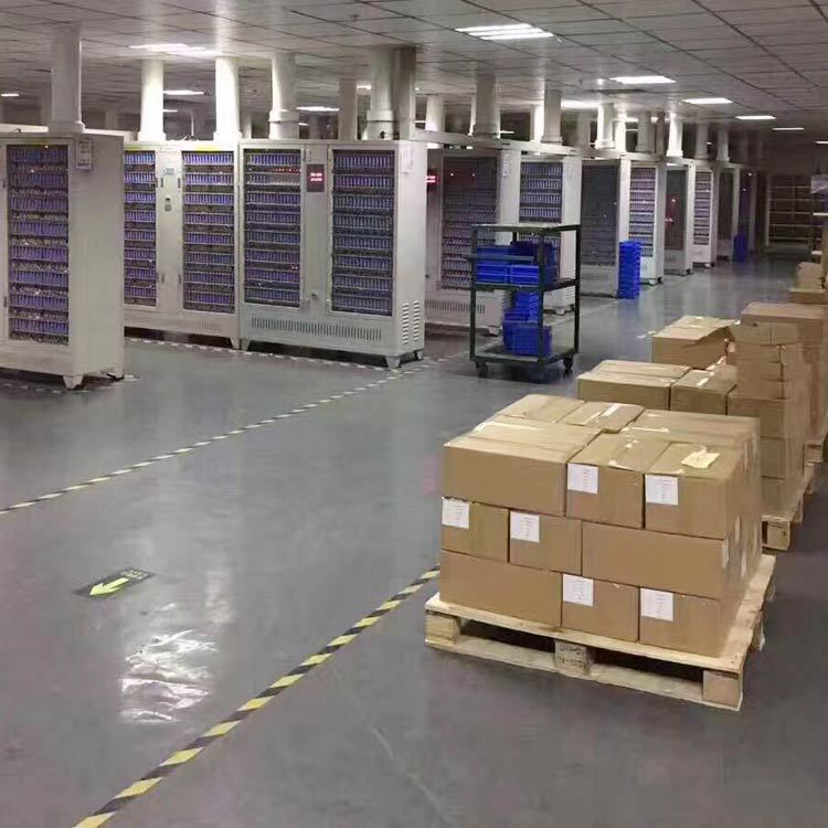 The headlamp of the powerful flashlight is equipped with a 18650 rechargeable lithium battery of 3.7v polymer with long battery life in stock pic 23