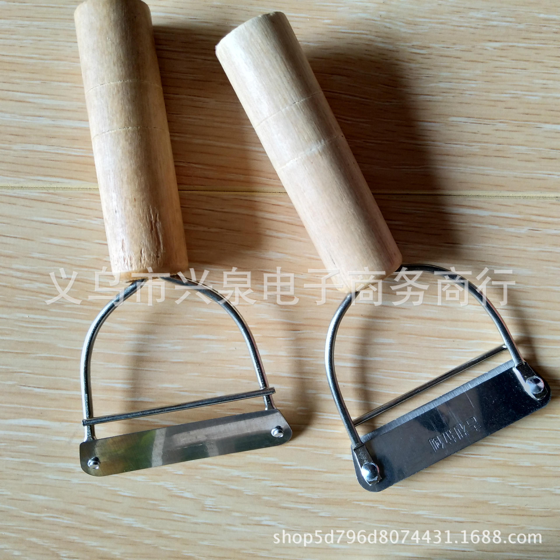 【 Outside 】 Wooden planer 10/ pack 1200/ piece One yuan store peeler, wooden handle peeler, wooden planer peeler, fruit and vegetable peeler wholesale pic 4