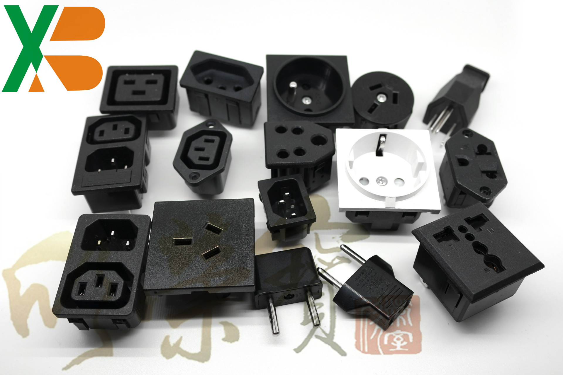 电源转换头新国标五孔多国电源转换器英规三插香港新加坡旅行插头详情38