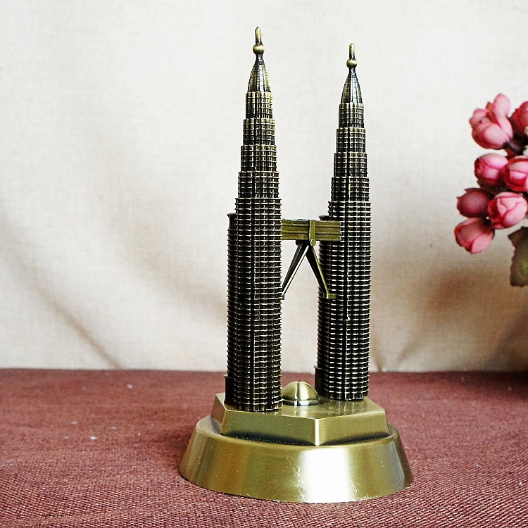 The new Kuala Lumpur Tourism Memorial Twin Towers are a finely crafted and permanently commemorated model of the twin towers pic 35